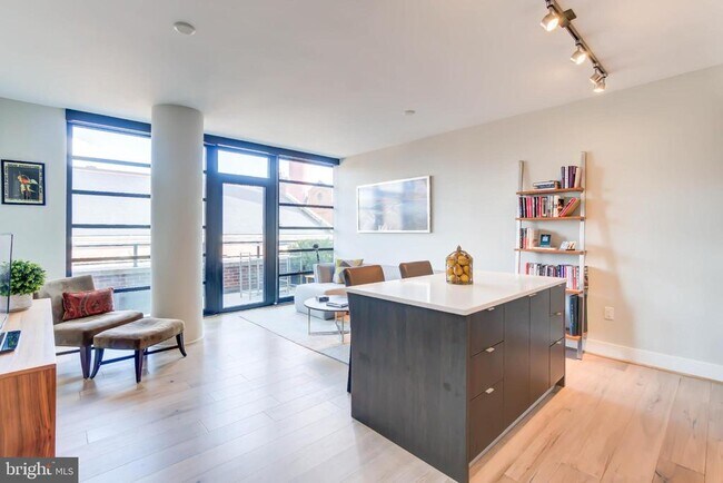 Building Photo - 1300 4th St SE