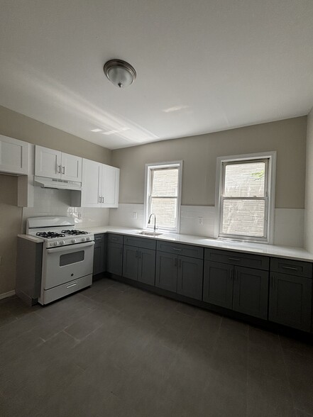 Building Photo - 843 S 18th St