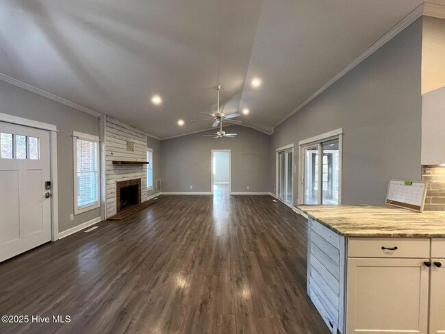 Building Photo - 105 Scuppernong Ct