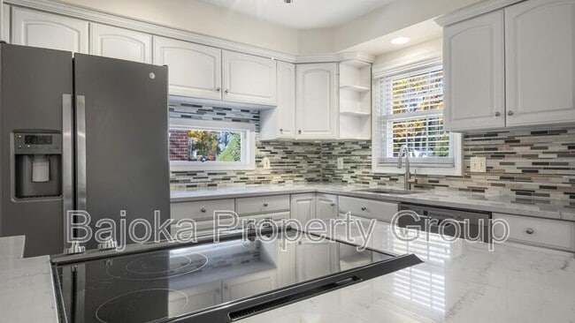 Building Photo - 2626 Windemere Rd