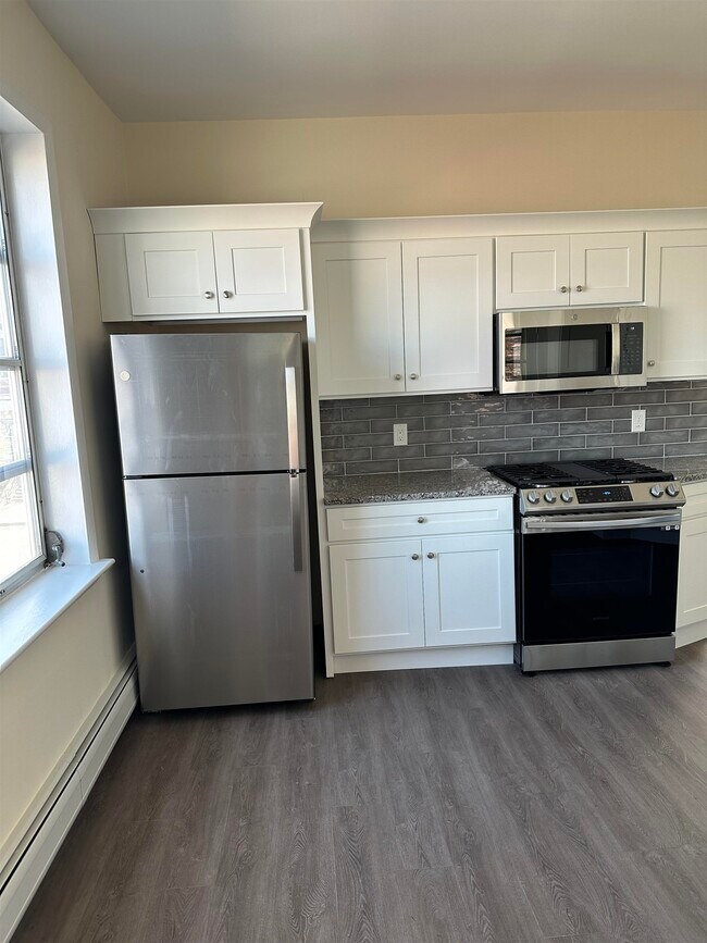 Building Photo - 547 Avenue A