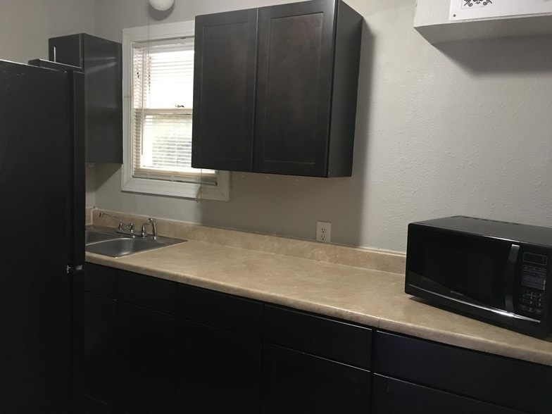 Full Size Kitchen - 3113 Benelva Dr