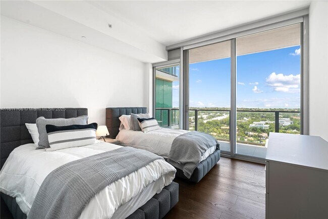 Building Photo - 360 Ocean Dr