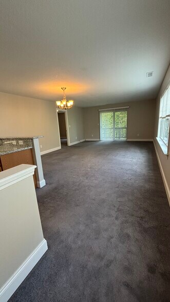 Building Photo - 43 Foxden Dr