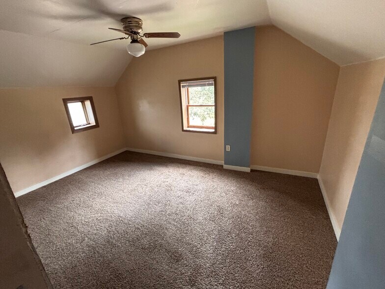 Building Photo - 3055 N 6th St