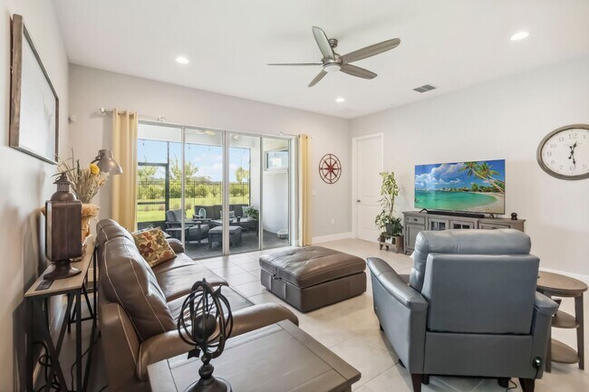 Building Photo - For Rent: Immaculate 3 Bed, 3 Bath + Flex ...