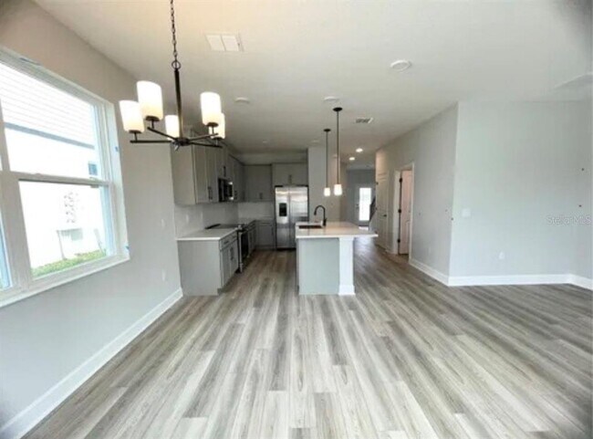 Building Photo - 15475 Bay Brg St