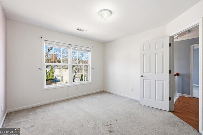 Building Photo - 5440 Village View Ln SW