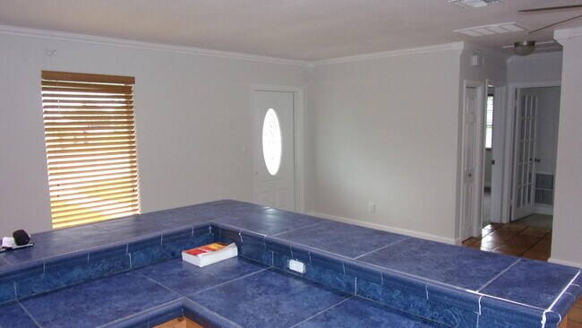 Building Photo - 195 SE Serenata Ct