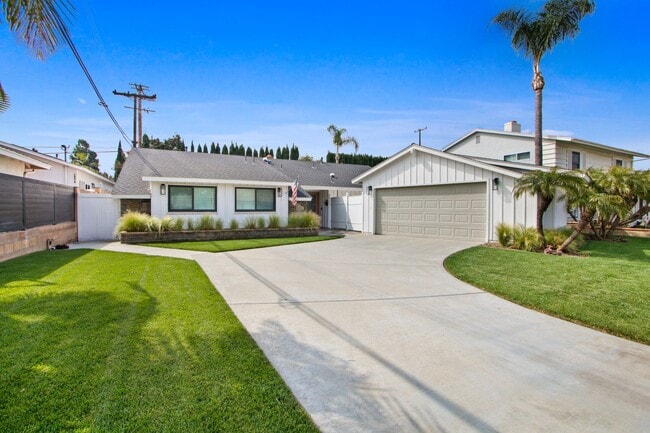 Building Photo - Beautiful Rehabbed Home In Mesa Verde with...