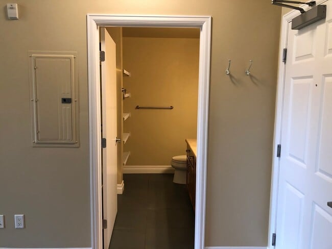 Building Photo - Fairhaven Harris Square Studio Condo For Rent in Historic Fairhaven