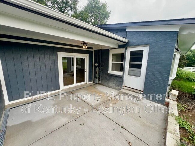 Building Photo - 3520 Combs Ferry Rd
