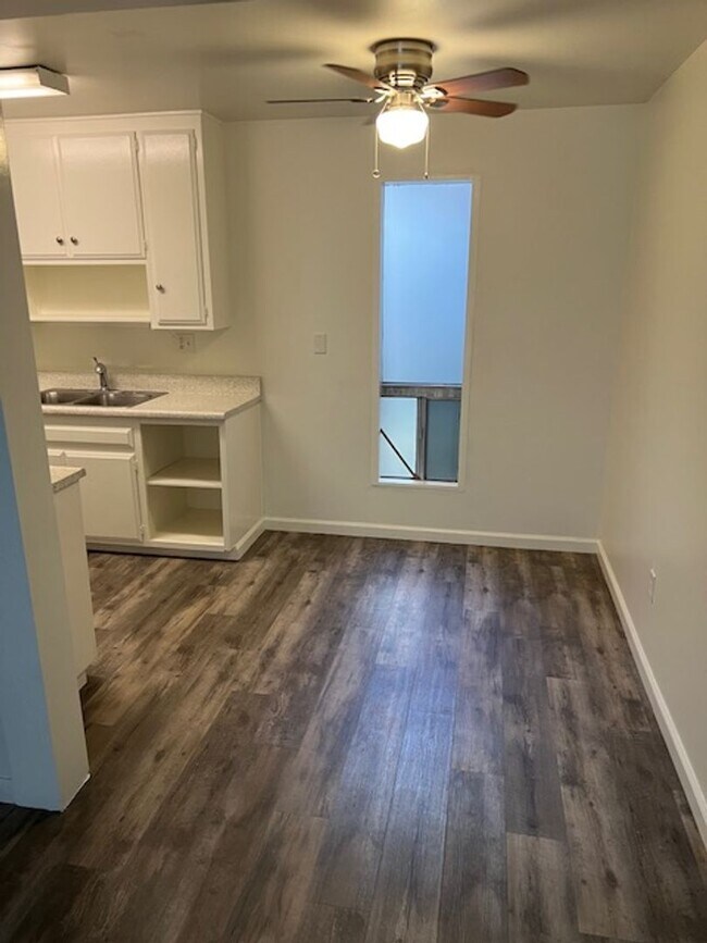 Building Photo - 1000 W MacArthur Blvd