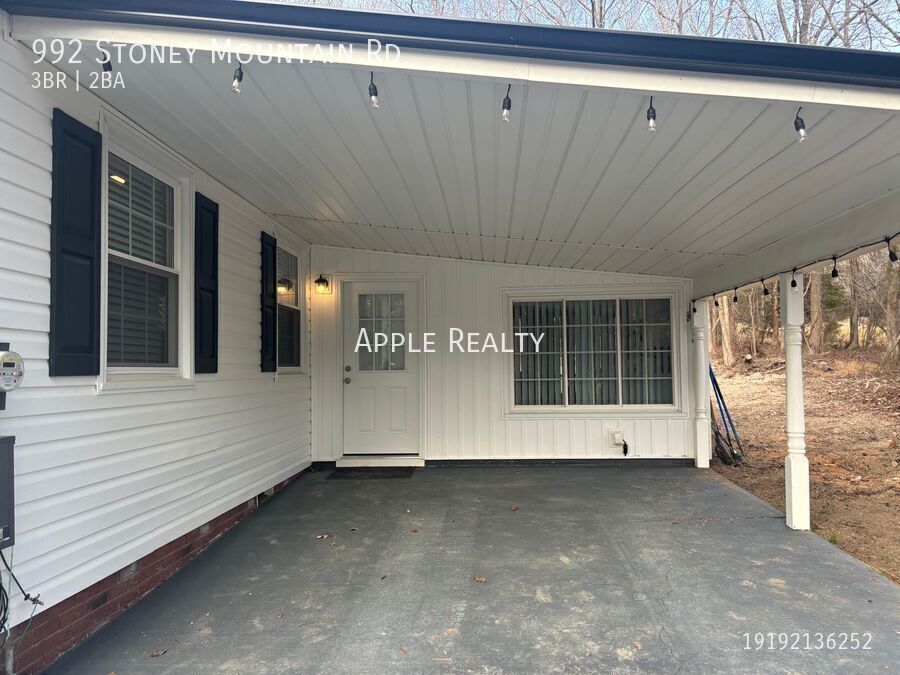 Building Photo - 992 Stoney Mountain Rd