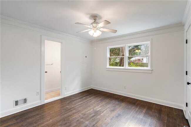 Building Photo - 2468 Ridgeway Dr