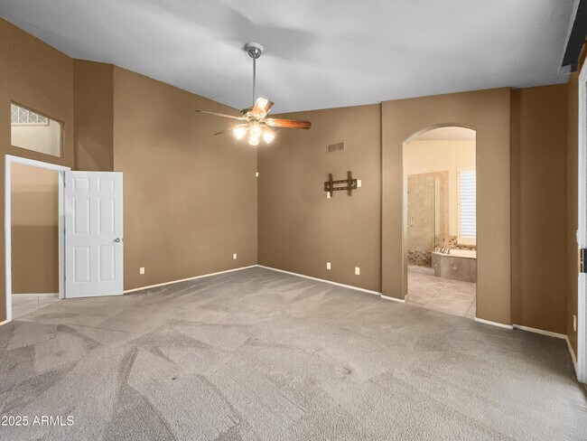 Building Photo - 1624 W South Fork Dr