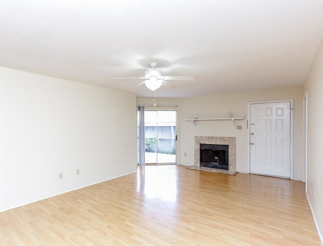 Building Photo - 9797 Leawood Blvd
