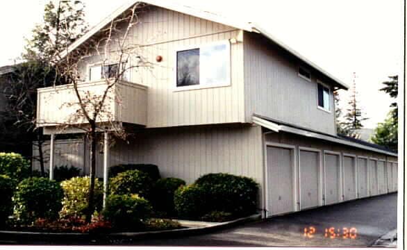 Primary Photo - Meadow Oaks East Apartments