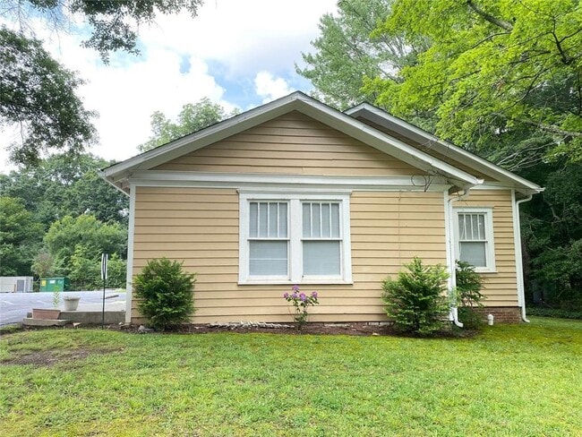 Building Photo - 175 Park Dr