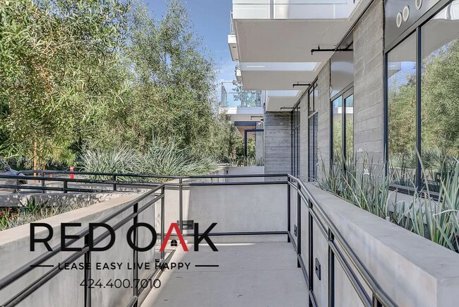 Building Photo - 12444 Chandler Blvd