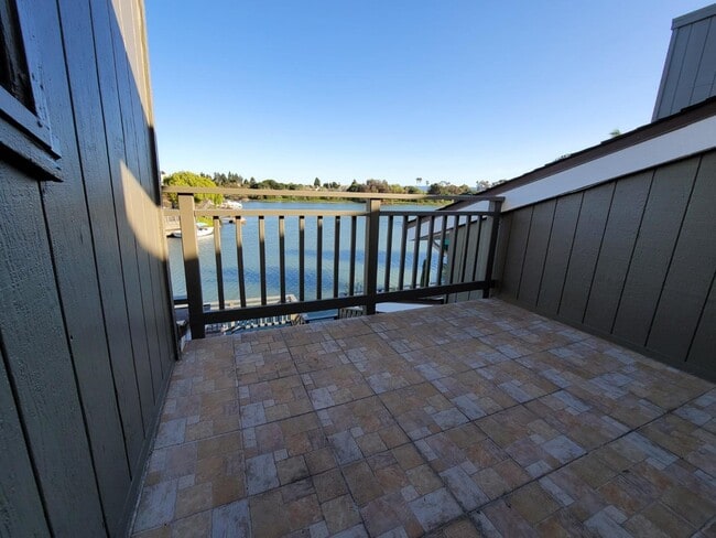 Building Photo - 572 Marlin Ct