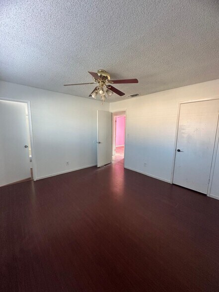 Building Photo - 1817 W La Sierra Dr