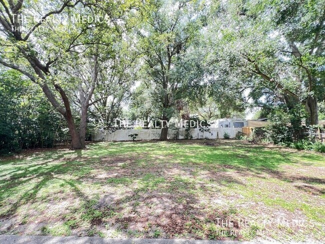 Building Photo - 109 E Osceola St