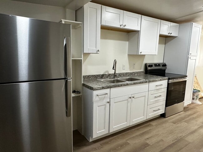Building Photo - Beautiful Remodeled Studio With Private Backyard In Coolidge!