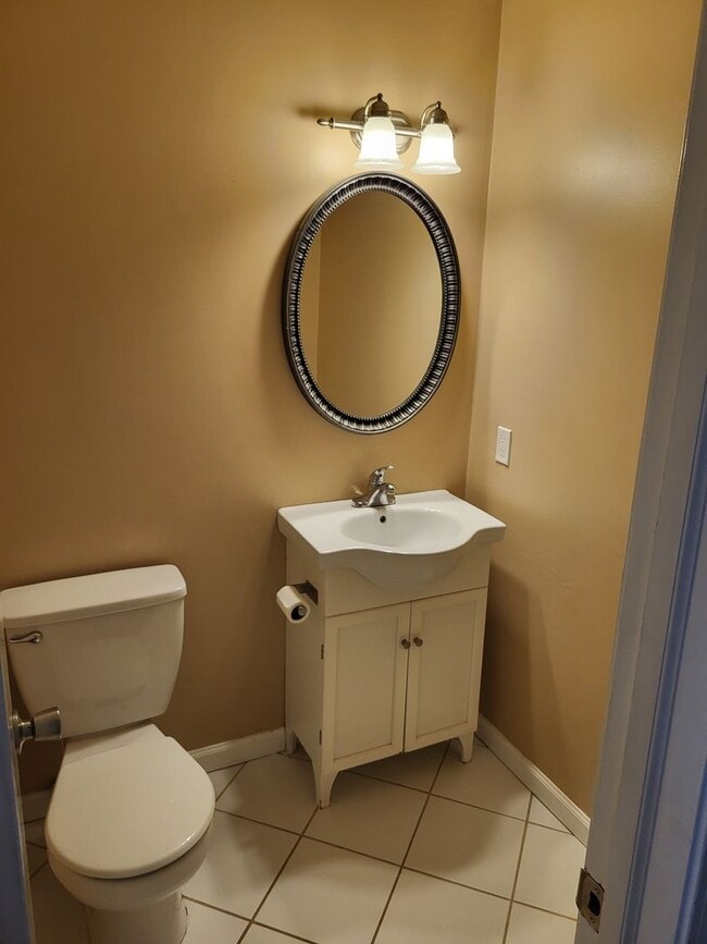 Building Photo - Downs1345-1347