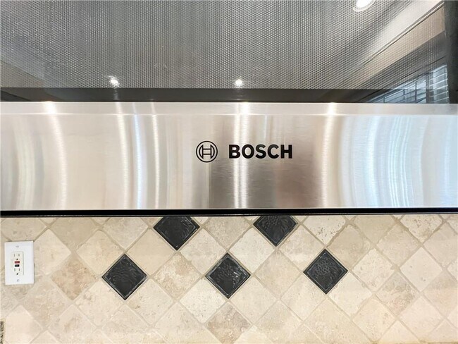 Building Photo - 1670 Laleiah Dr