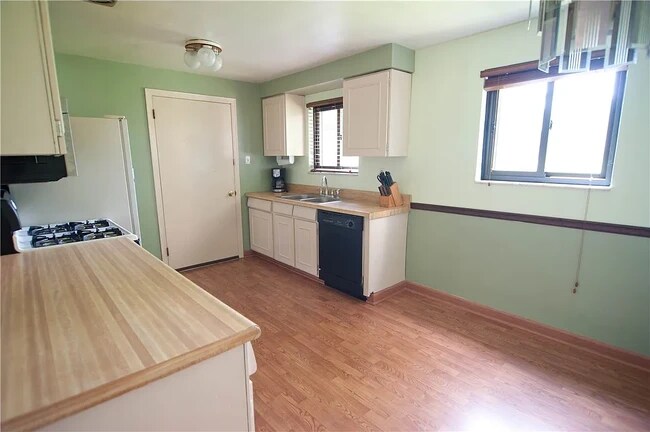 Building Photo - 2312 Perricrest Dr