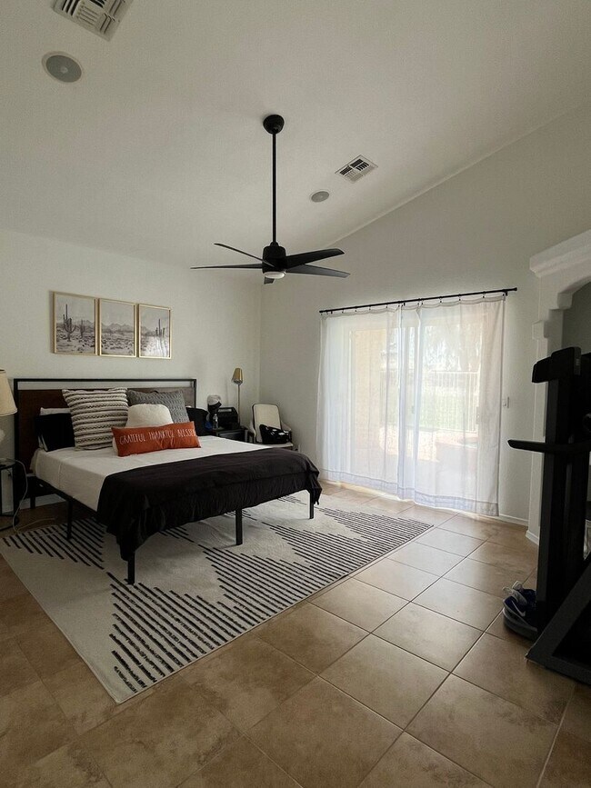 Building Photo - 2056 Desert Lakes Dr