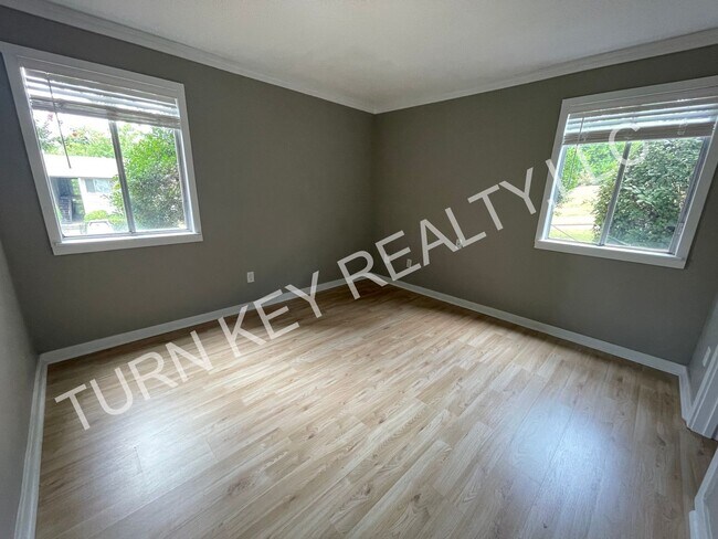 Building Photo - 408 Skyview Dr