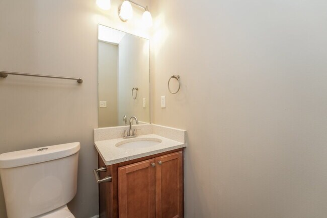 Building Photo - 1452 Shelnut Ct