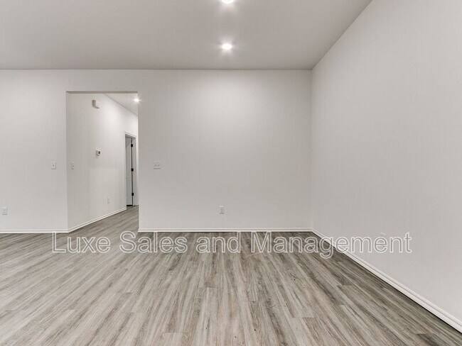 Building Photo - 8012 NW 110th Dr