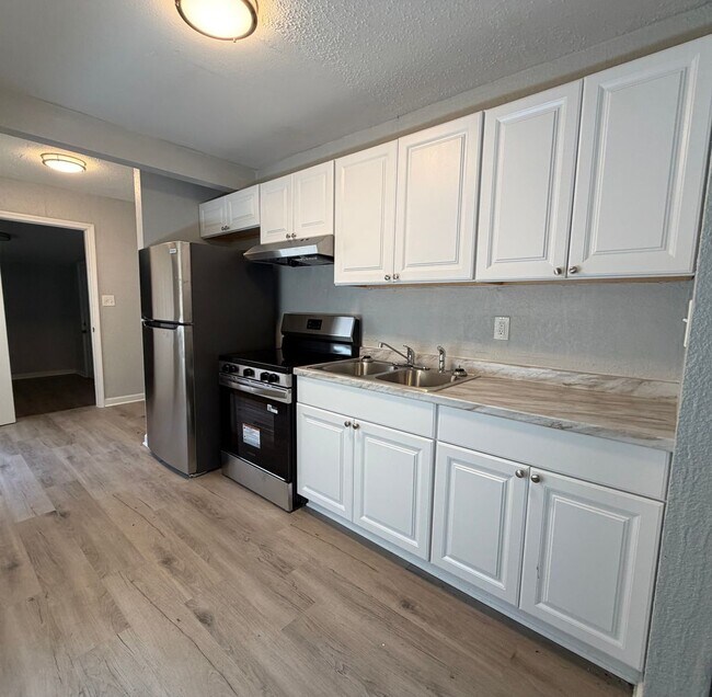 Building Photo - Welcome to St. Petersburg!!!