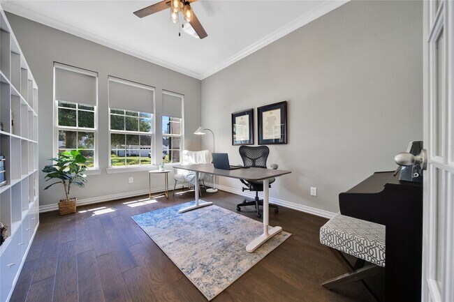 Building Photo - 1332 Gardenia Dr