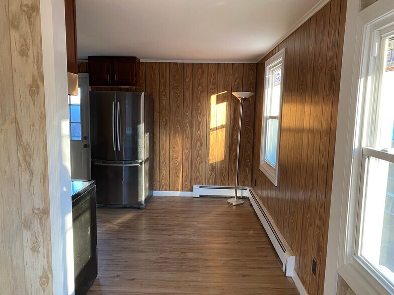 Building Photo - 239 Melville Dr