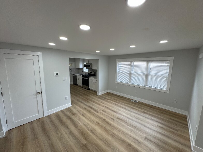 Building Photo - 413 State St