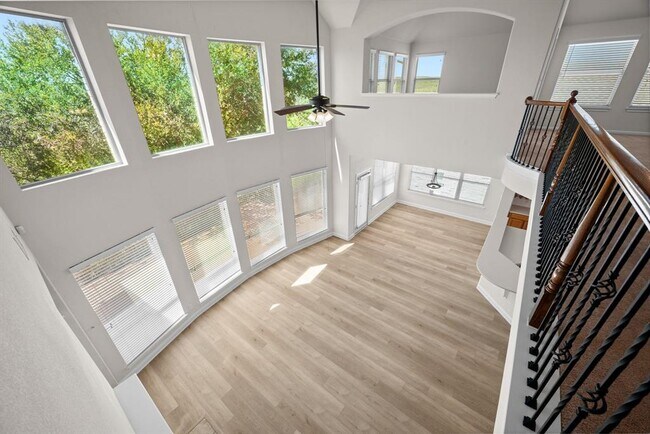 Building Photo - 6819 Chalk Hill Dr