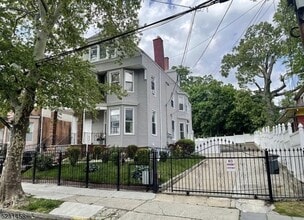 Building Photo - 11 Carteret St