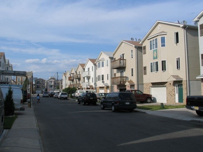 Building Photo - 77 Sumo Village Ct