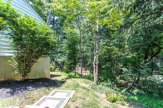Building Photo - 1646 Montmorency Dr