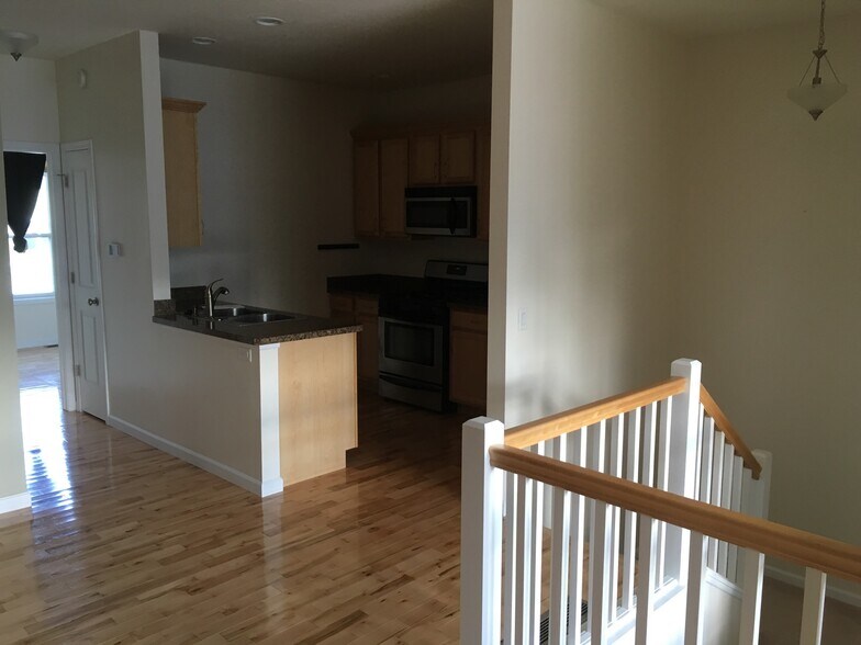 Kitchen - 245 Lake Ave