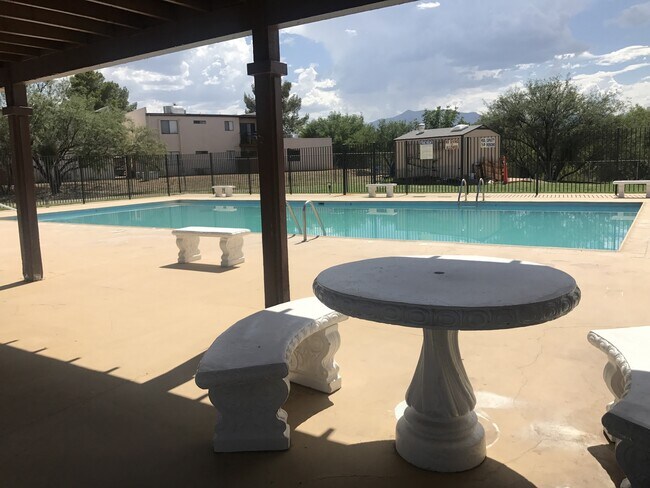 Building Photo - 4404 Plaza Vista