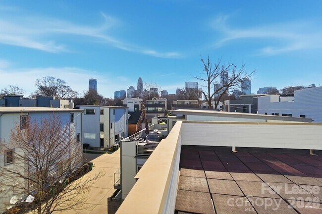 Building Photo - 921 Westbrook Dr