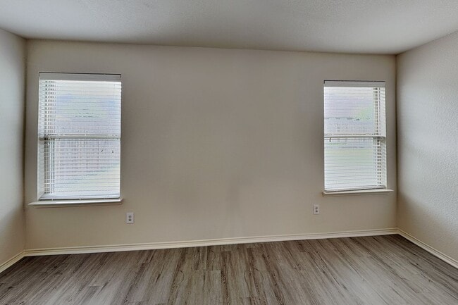 Building Photo - 7605 Lake Vista Way