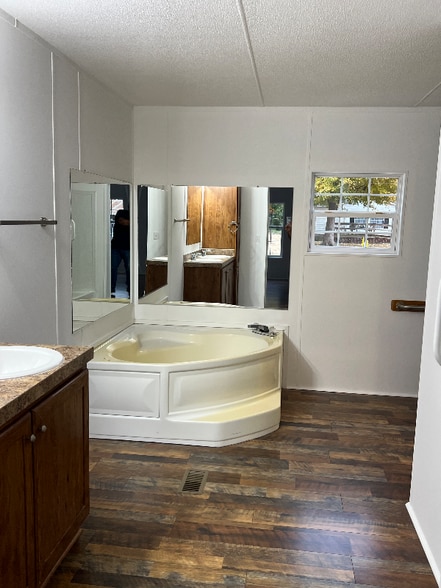 Building Photo - 819 Pitt Ave