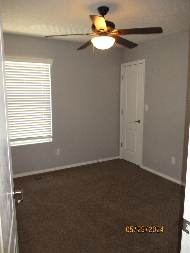 Building Photo - 2432 Violeta Cir SE