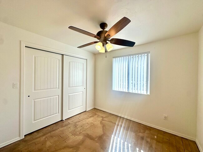 Building Photo - Holiday Move In Special! 1/2 Off December's Rent! Unique Townhome with Open Layout! All Appliance...